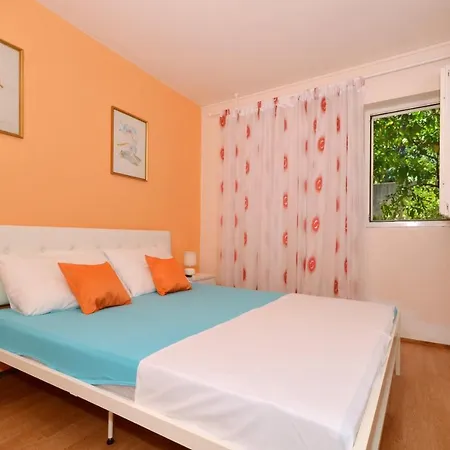 Apartment B With Terrace With The Sea View *