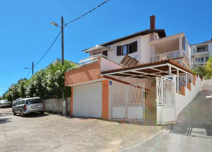 B With Terrace With The Sea View Appartement Trogir