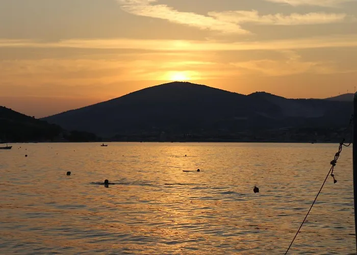 B With Terrace With The Sea View Trogir
